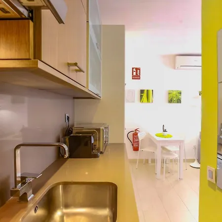 Cuban Terrace -1st Floor-center Апартаменты *