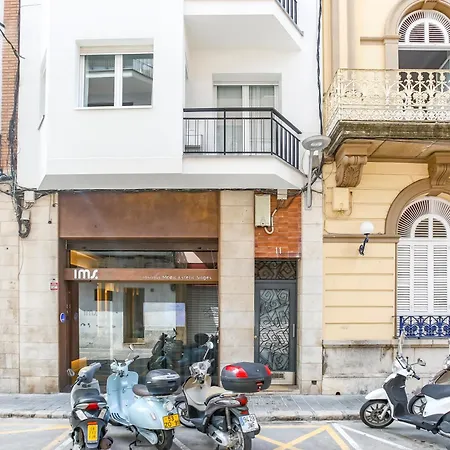 Cuban Terrace -1st Floor-center Апартаменты *